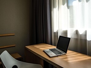 Premium bedding, pillowtop beds, individually decorated - ibis Arcachon La Teste (La Teste-de-Buch)