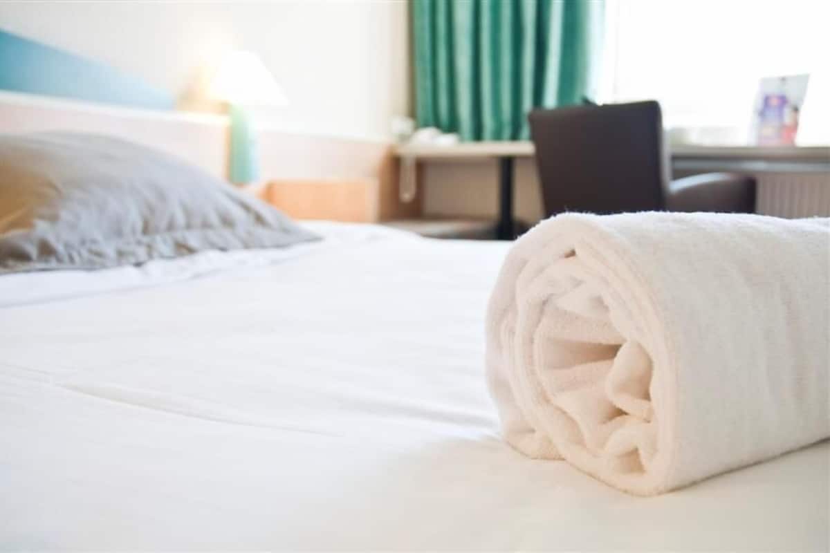 Good Morning Single Room | Meja, langsir/tirai gelap terus, Wi-fi percuma, cadar katil