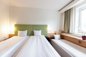 Desk, blackout drapes, free WiFi, bed sheets