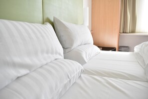 Standard Twin Room | Desk, blackout drapes, free WiFi, bed sheets