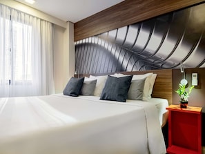 Minibar, in-room safe, laptop workspace, blackout drapes