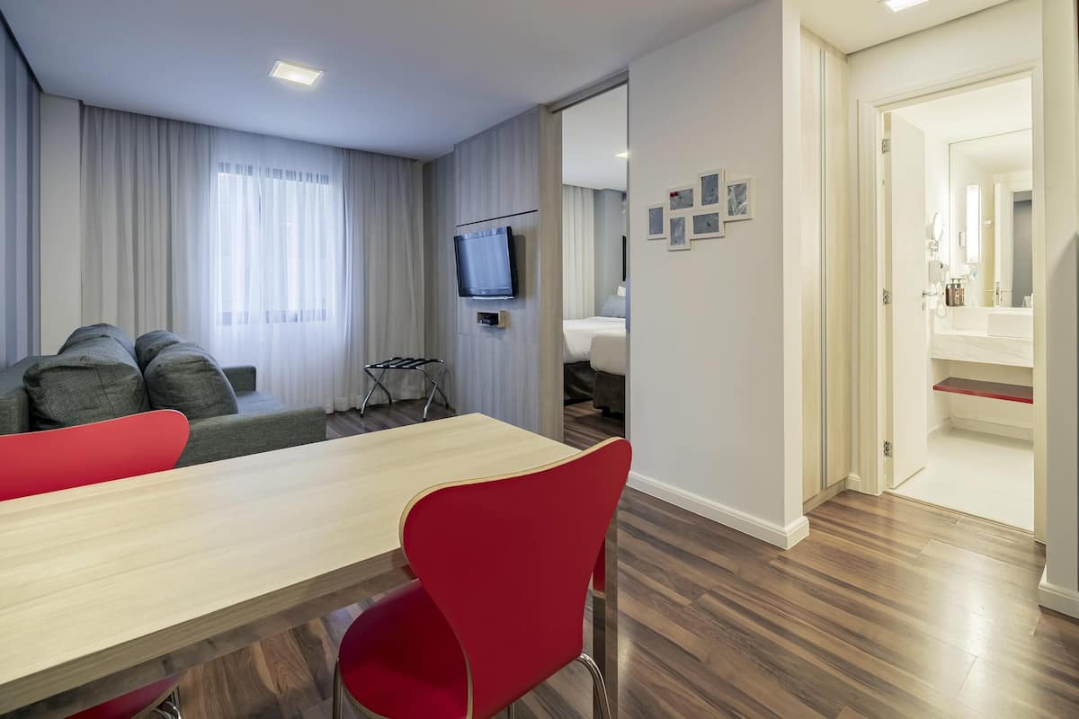 Departamento Confort, cocina | Minibar y caja de seguridad en la habitación