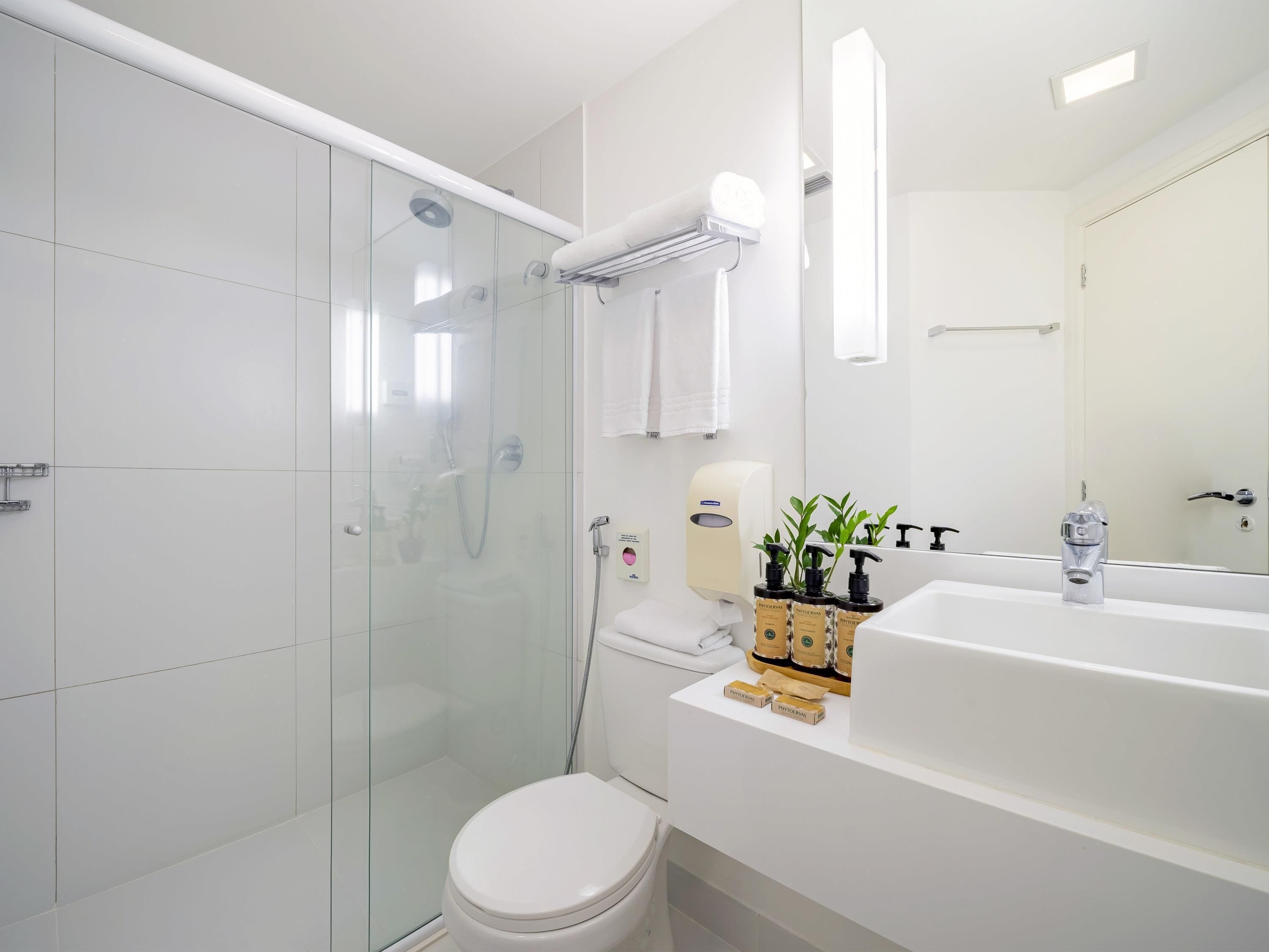 미니바, 객실 내 금고, 노트북 작업 공간, 암막 커튼