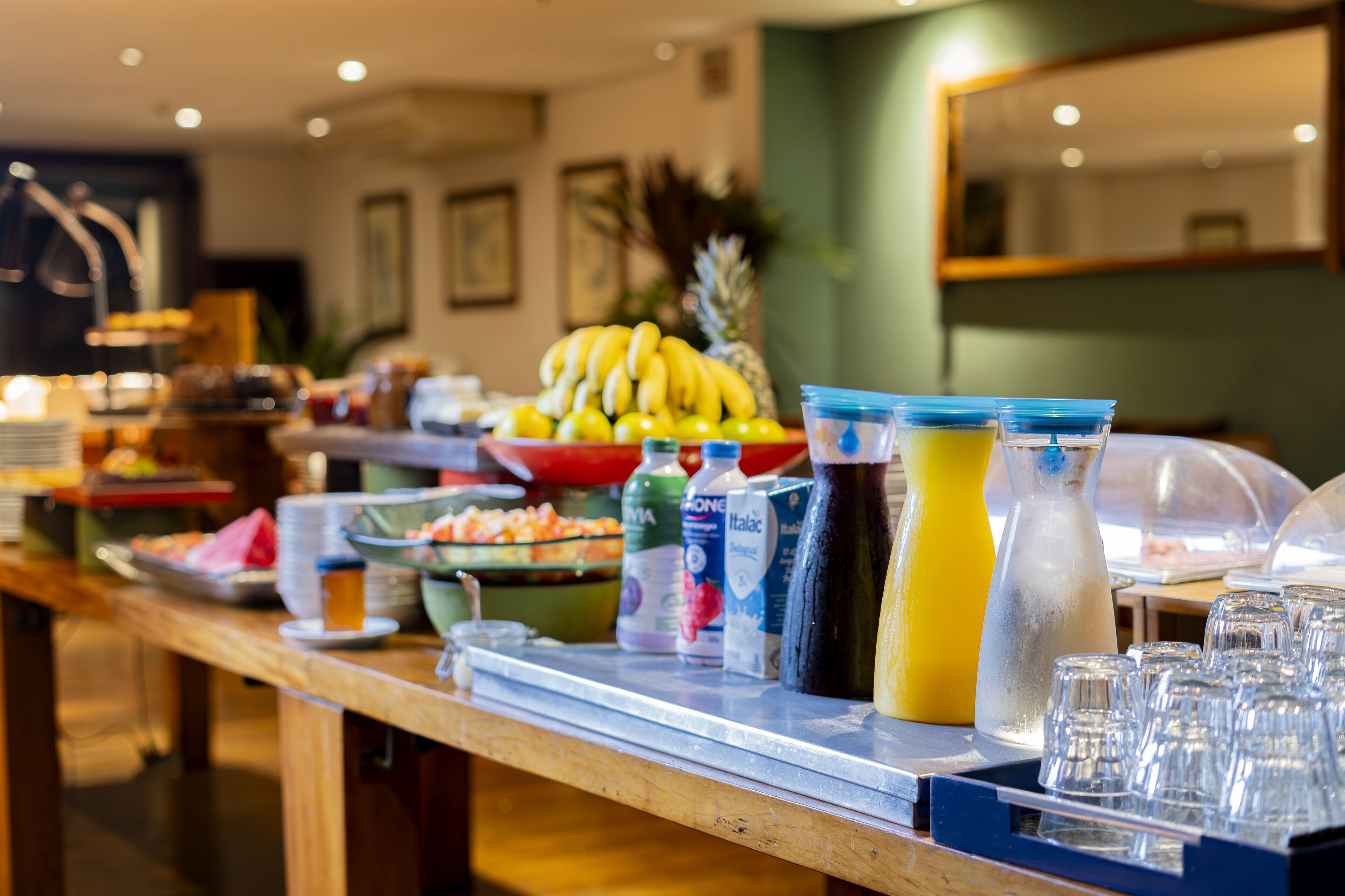 daily buffet breakfast (brl 56 per person)