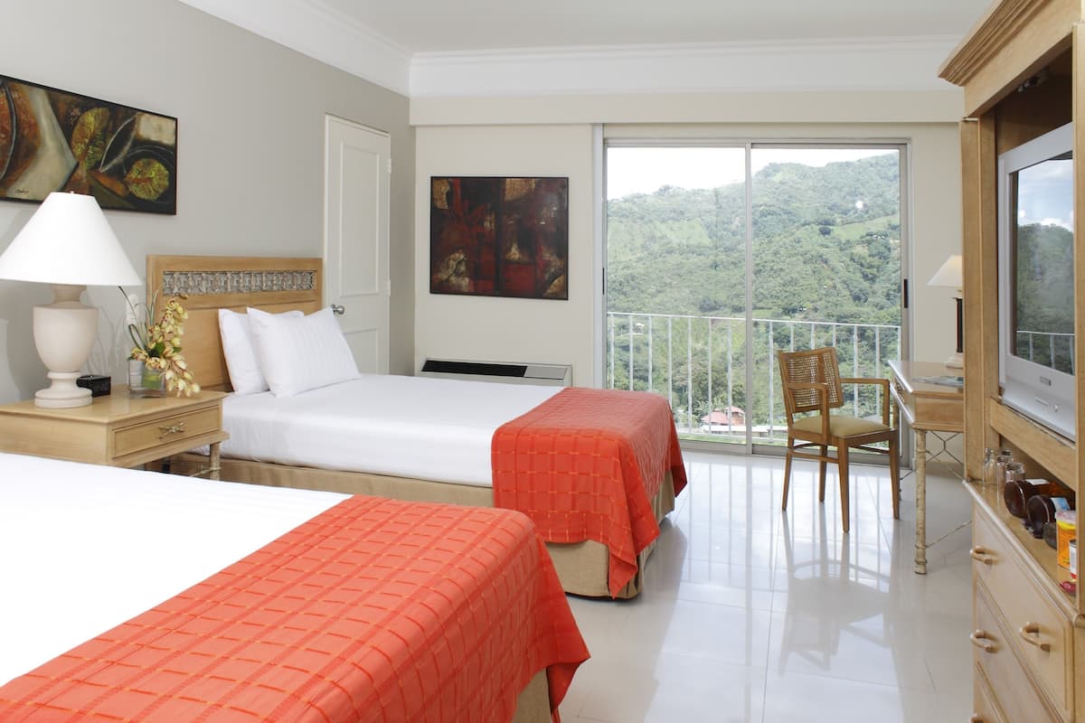 Premium bedding, in-room safe, desk, soundproofing