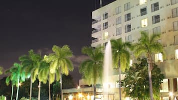 Fachada del alojamiento - Noche