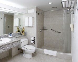 A modern bathroom with a shower, toilet, and sink. - Hotel Estelar Altamira (Ibagué)