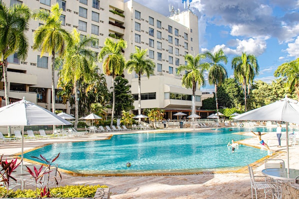 Outdoor pool, pool umbrellas, sun loungers