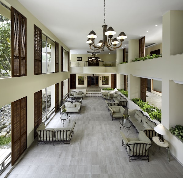 Lobby sitting area - Hotel Estelar Altamira (Ibagué)