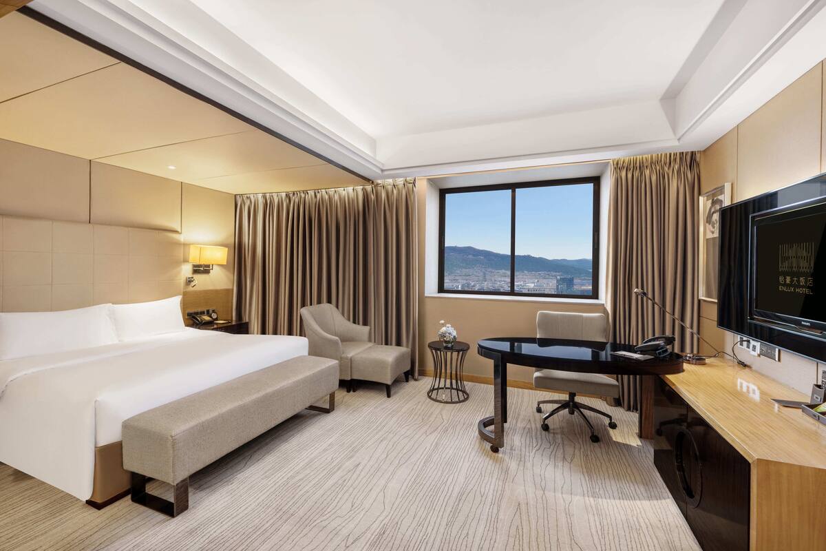 Habitación Deluxe | Ropa de cama de alta calidad y edredones de plumas