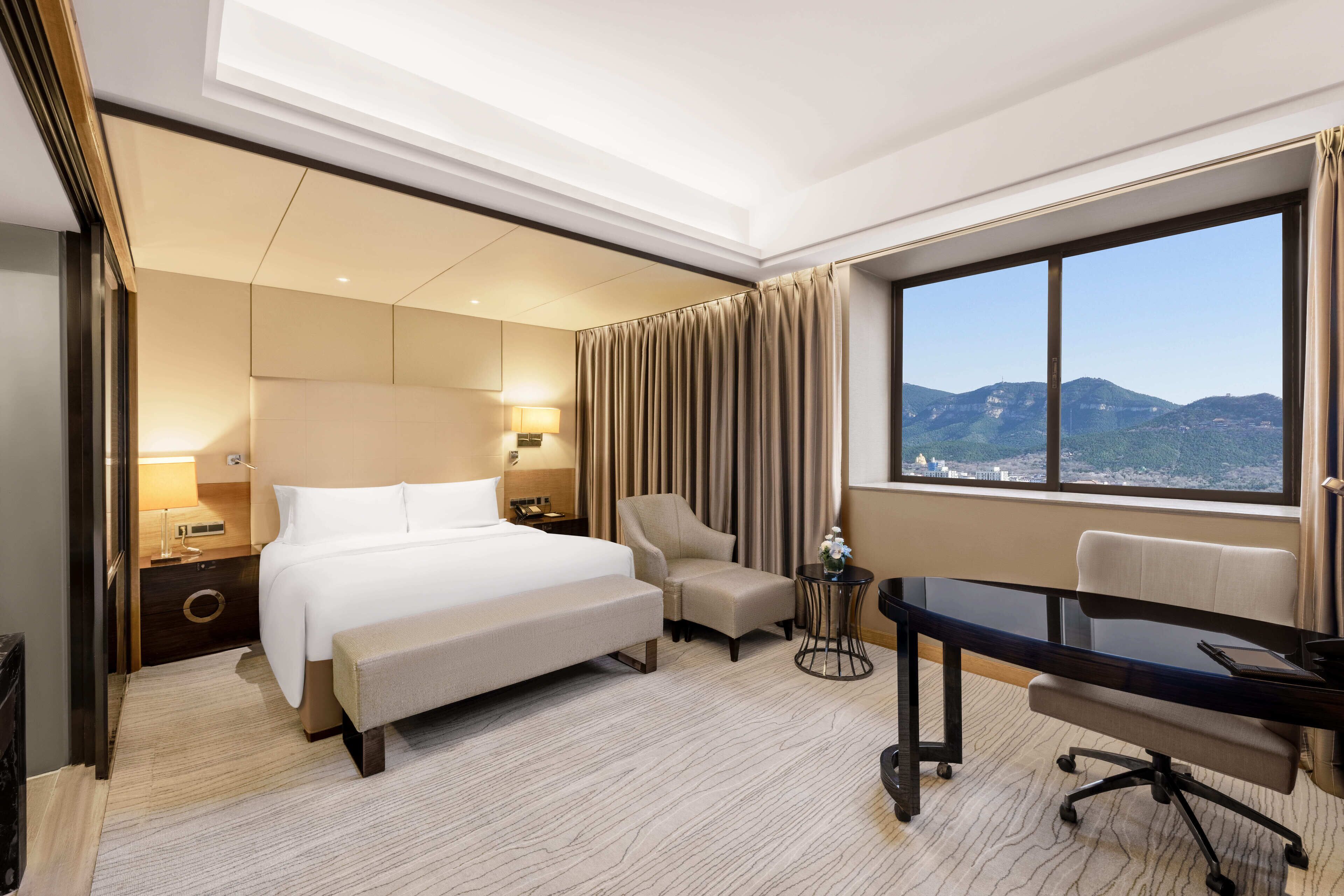 superior room king | 1 bedroom, premium bedding, down duvets, select comfort beds