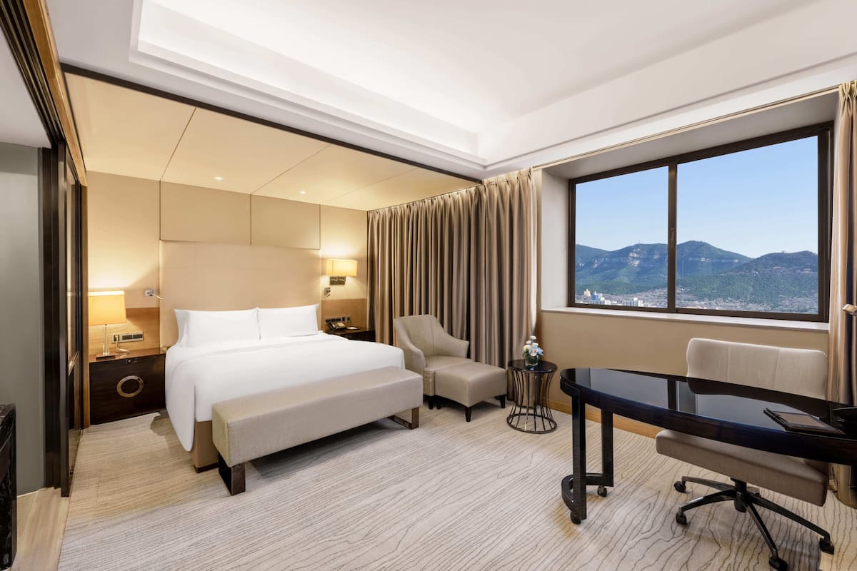 superior room king | 1 bedroom, premium bedding, down duvets, select comfort beds