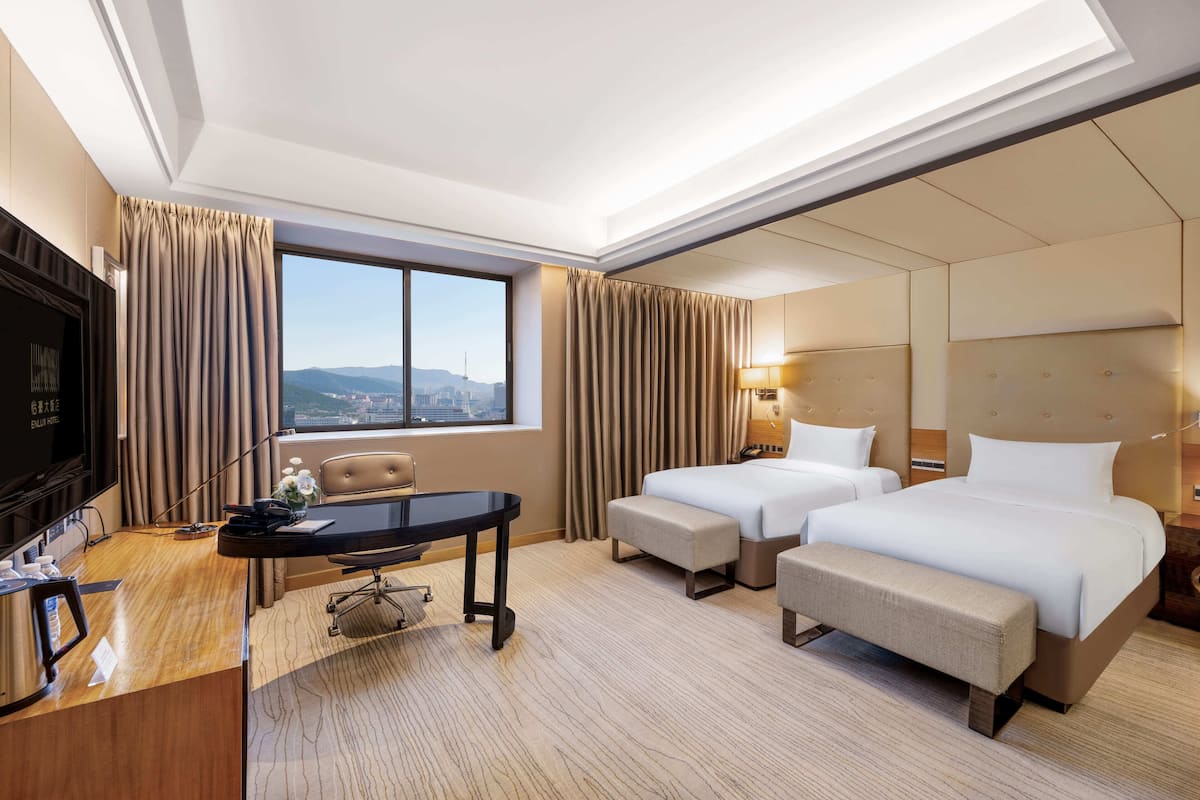 Superior Room Twin | 1 bedroom, premium bedding, down comforters, Select Comfort beds