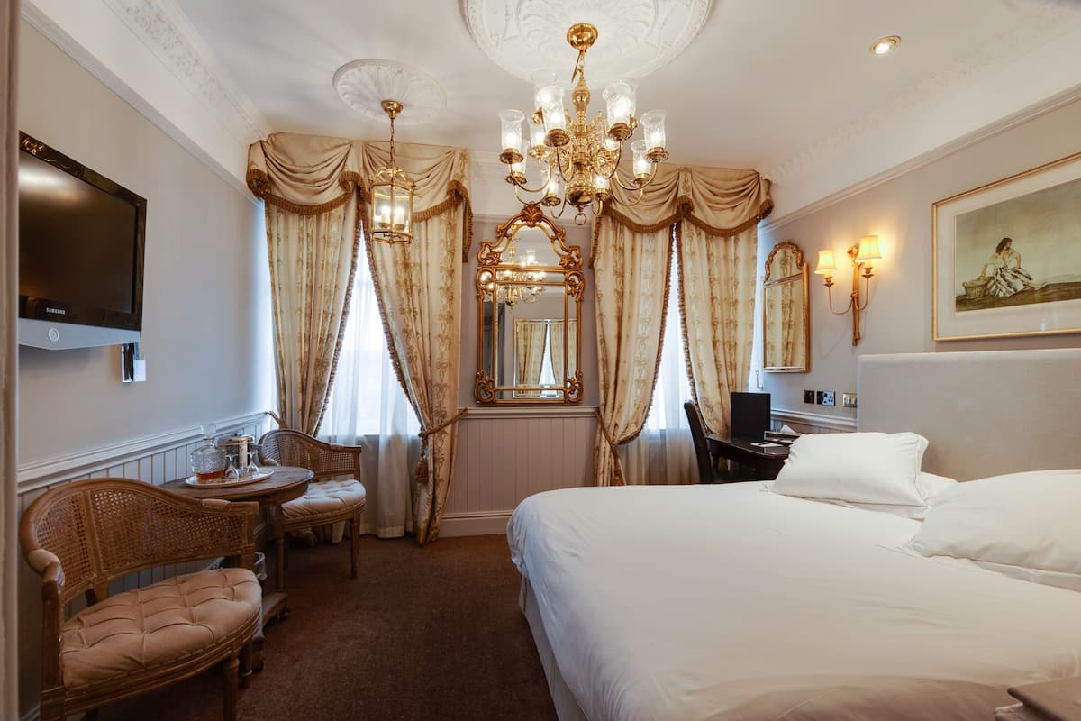 double room | premium bedding, down duvets, in-room safe, iron/ironing board