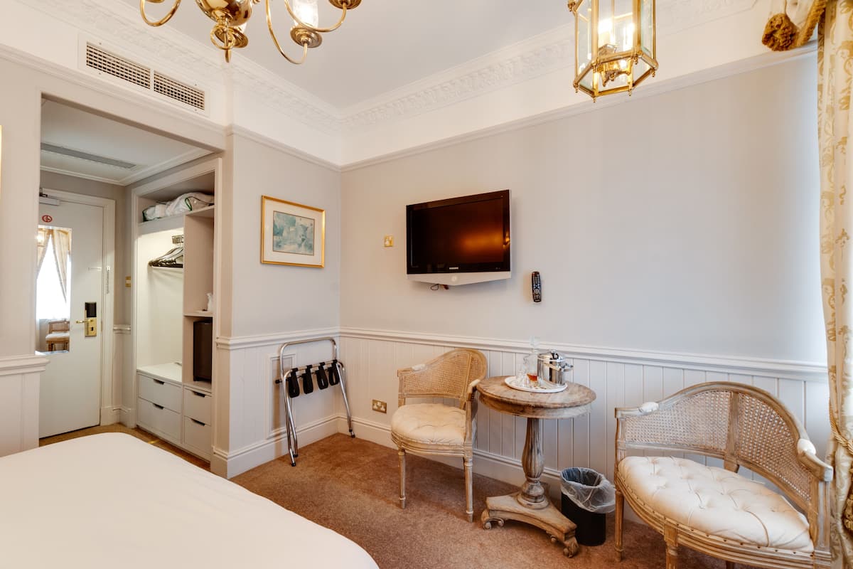 double room | premium bedding, down duvets, in-room safe, iron/ironing board