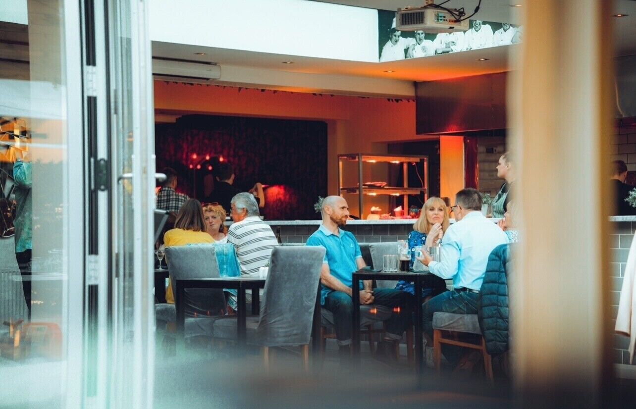 Photo - Oaklands Hotel