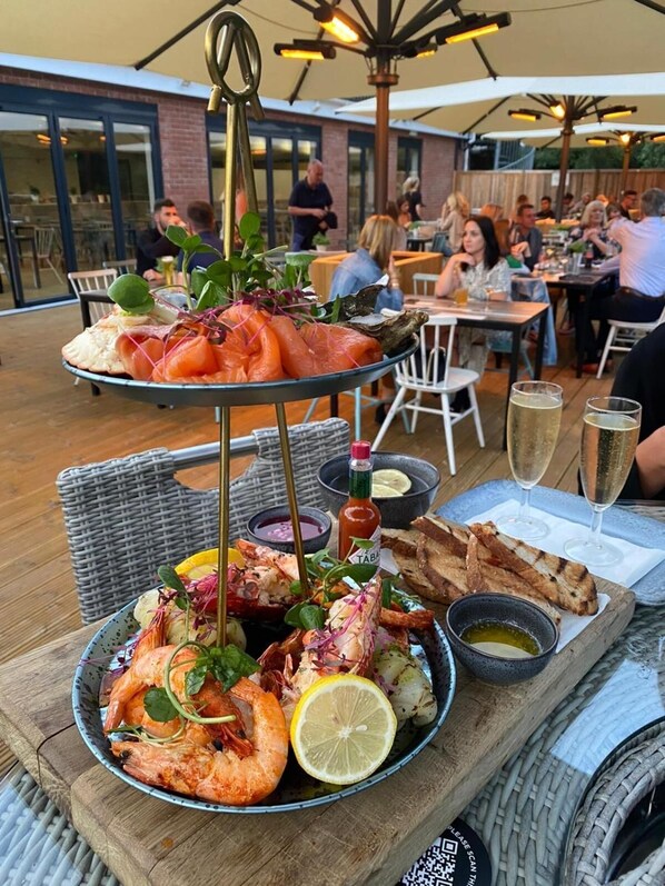 Lunch and dinner served, garden views