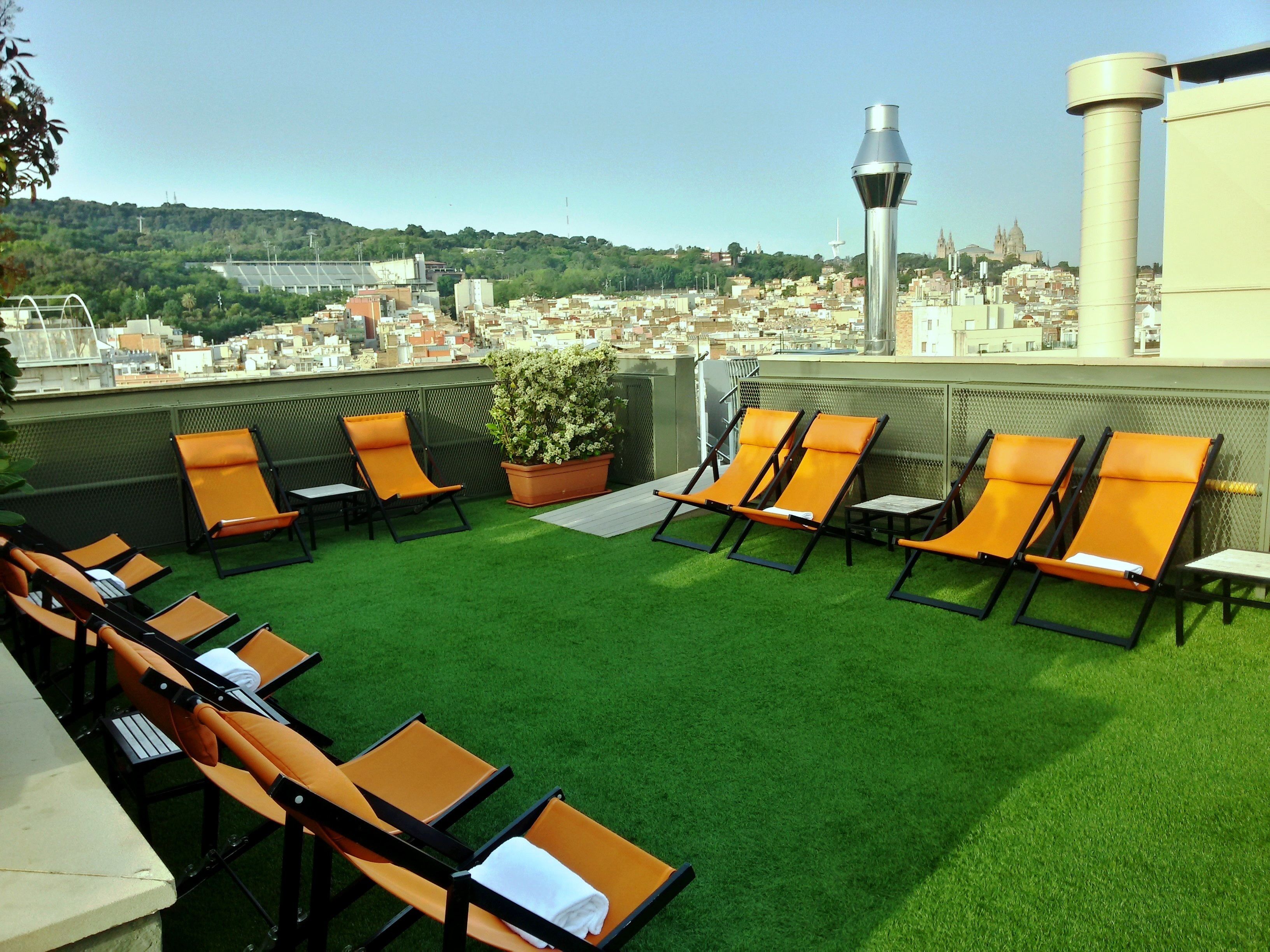 Una piscina al aire libre (de 08:00 a 20:00), tumbonas