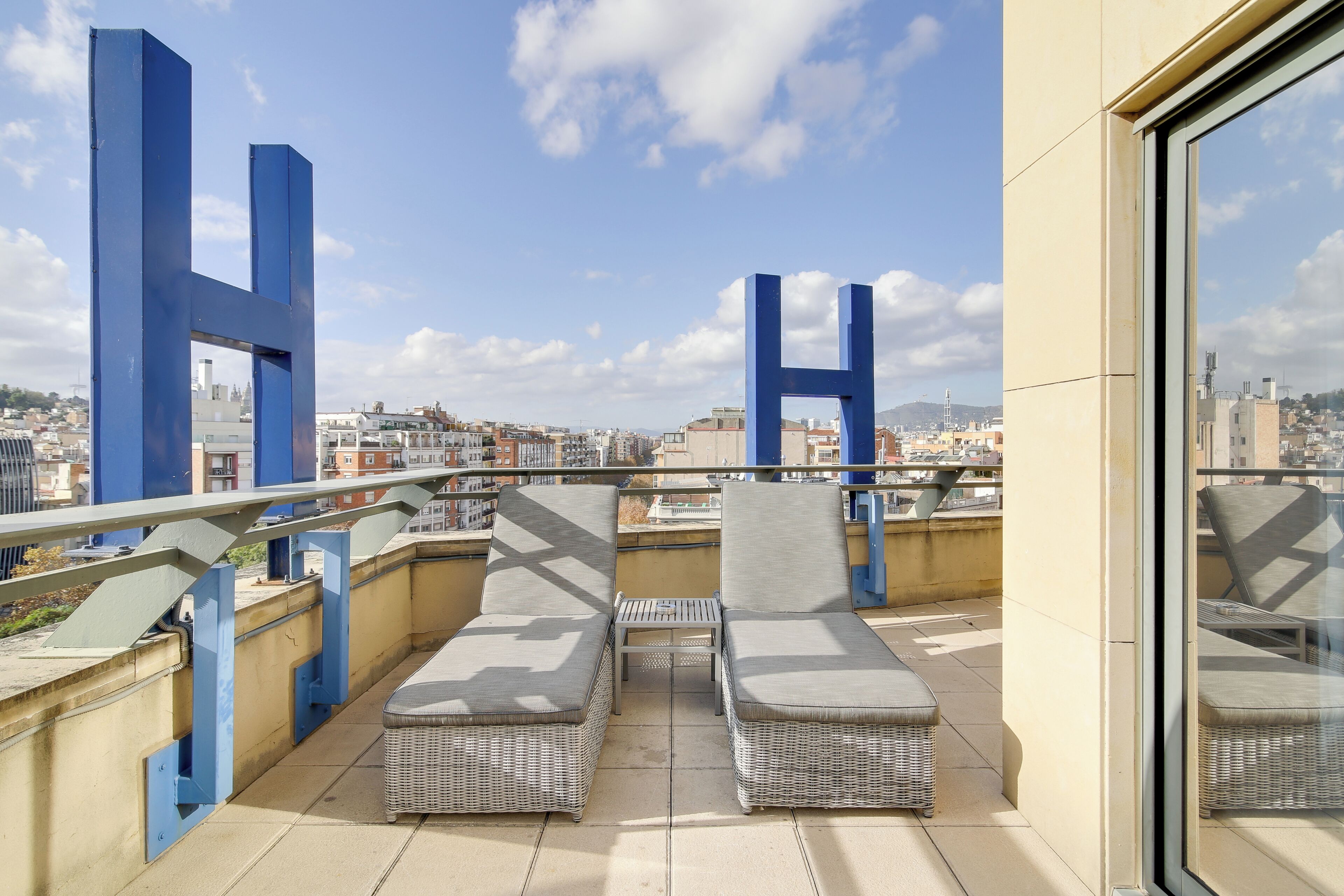 Junior Suite | Minibar, in-room safe, blackout curtains, soundproofing