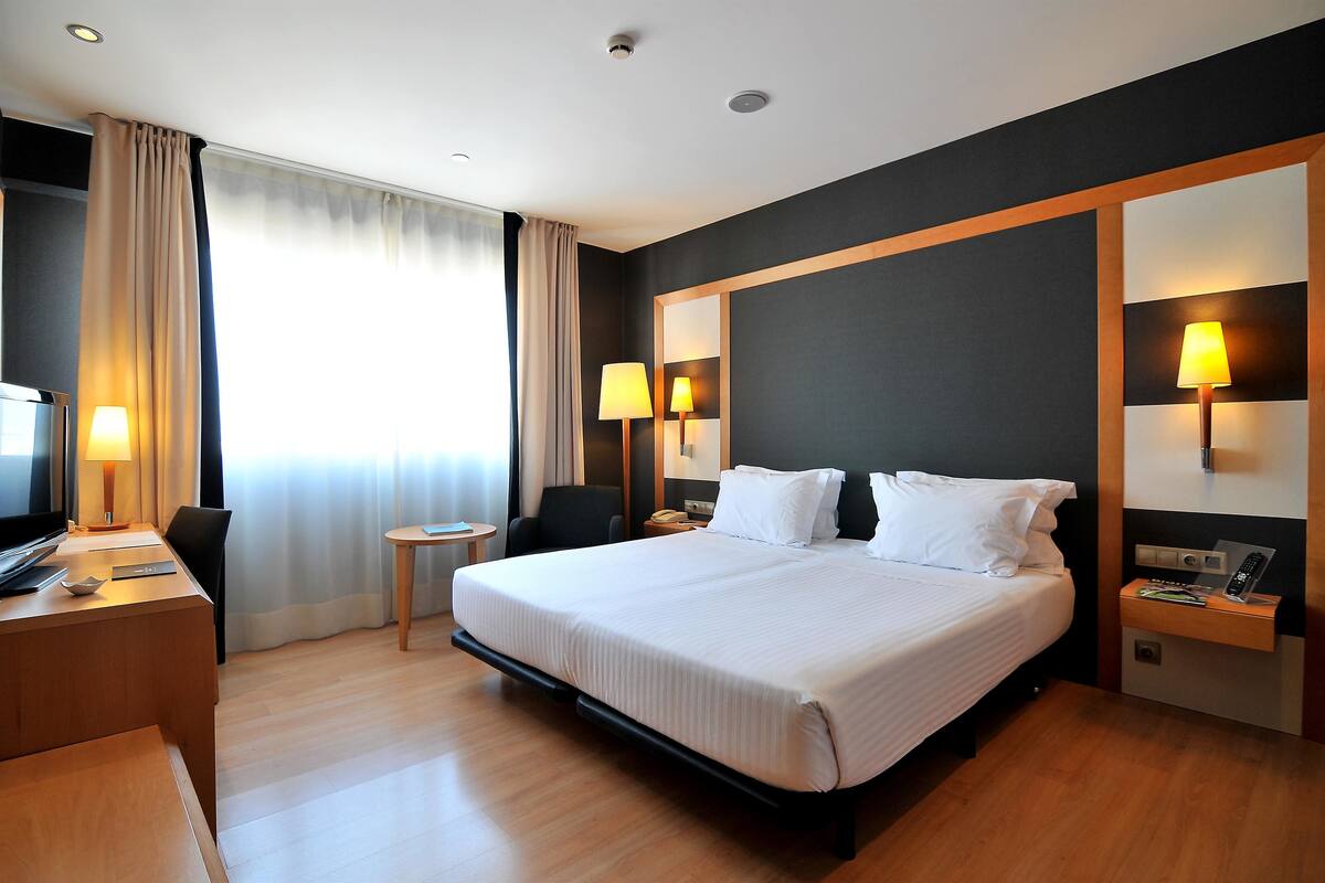 Superior Room | Minibar, in-room safe, blackout drapes, soundproofing