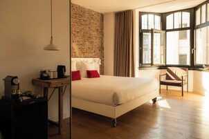 Club Room | Premium bedding, desk, laptop workspace, soundproofing