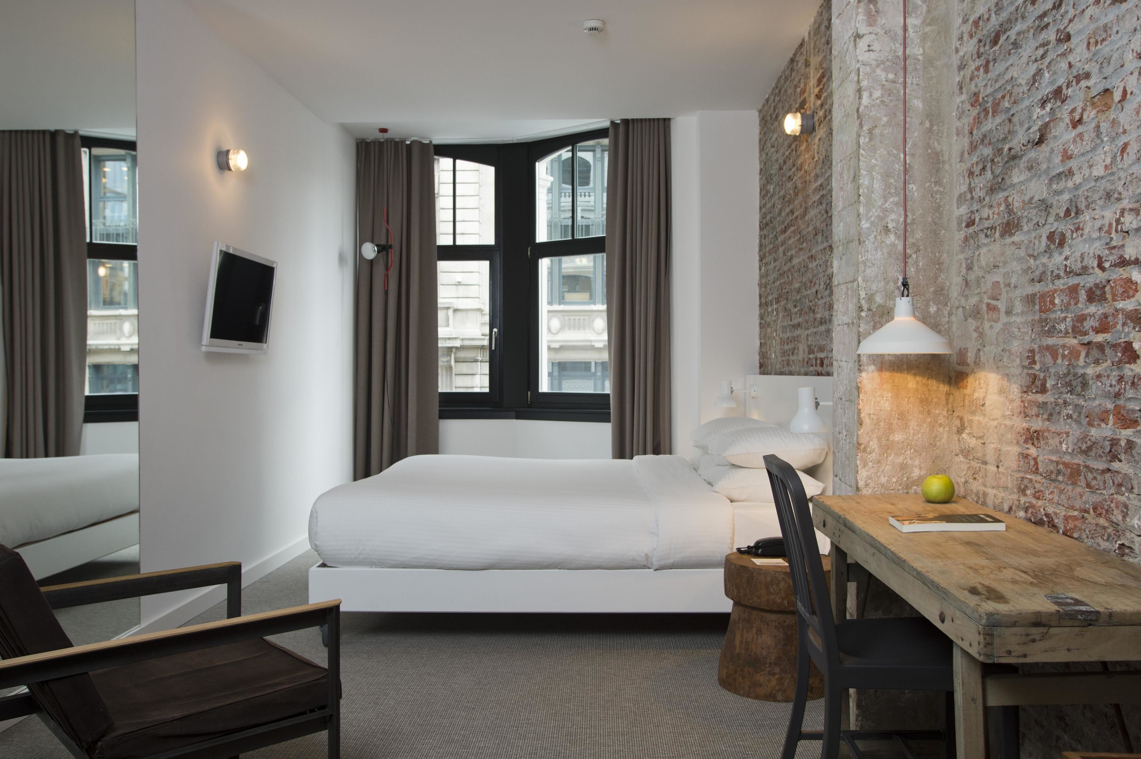 1 bedroom, premium bedding, desk, laptop workspace