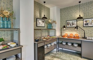Daily buffet breakfast for a fee - Leonardo Hotel München City West (Munich)