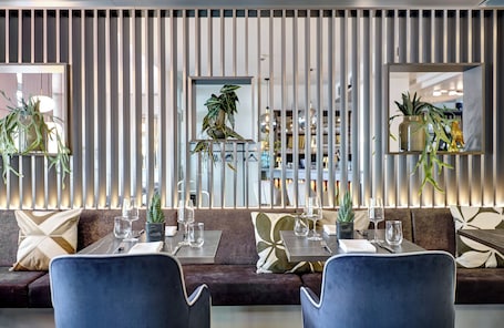 Restaurante. Leonardo Hotel München City West