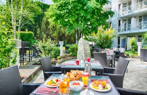 Daily buffet breakfast (EUR 18 per person)