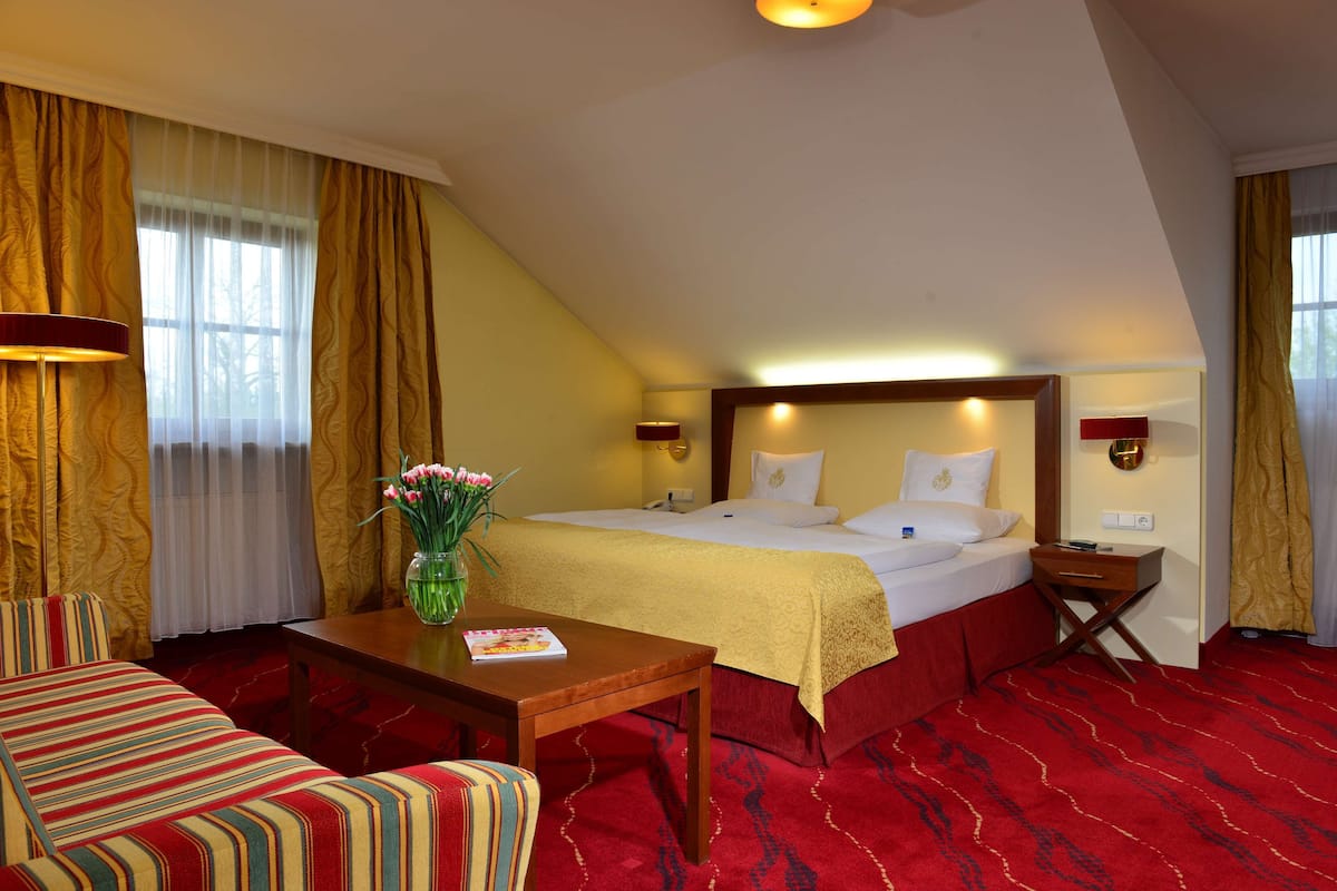 1 bedroom, premium bedding, pillowtop beds, in-room safe