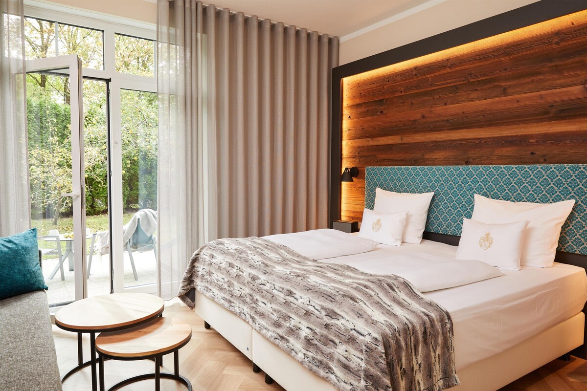 Standard Room, 1 Double Bed, Balcony (Converts to 2 Twin Beds) | Premium bedding, pillowtop beds, in-room safe, desk