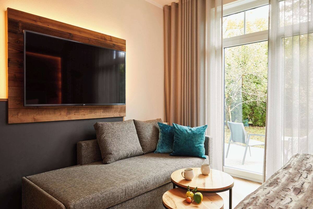 superior room, 1 double bed (converts to 2 twin beds) | 1 bedroom, premium bedding, pillow-top beds, in-room safe