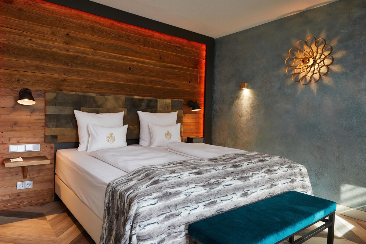 Junior Suite, 1 King Bed, Balcony (with Sofabed) | Premium bedding, pillowtop beds, in-room safe, desk