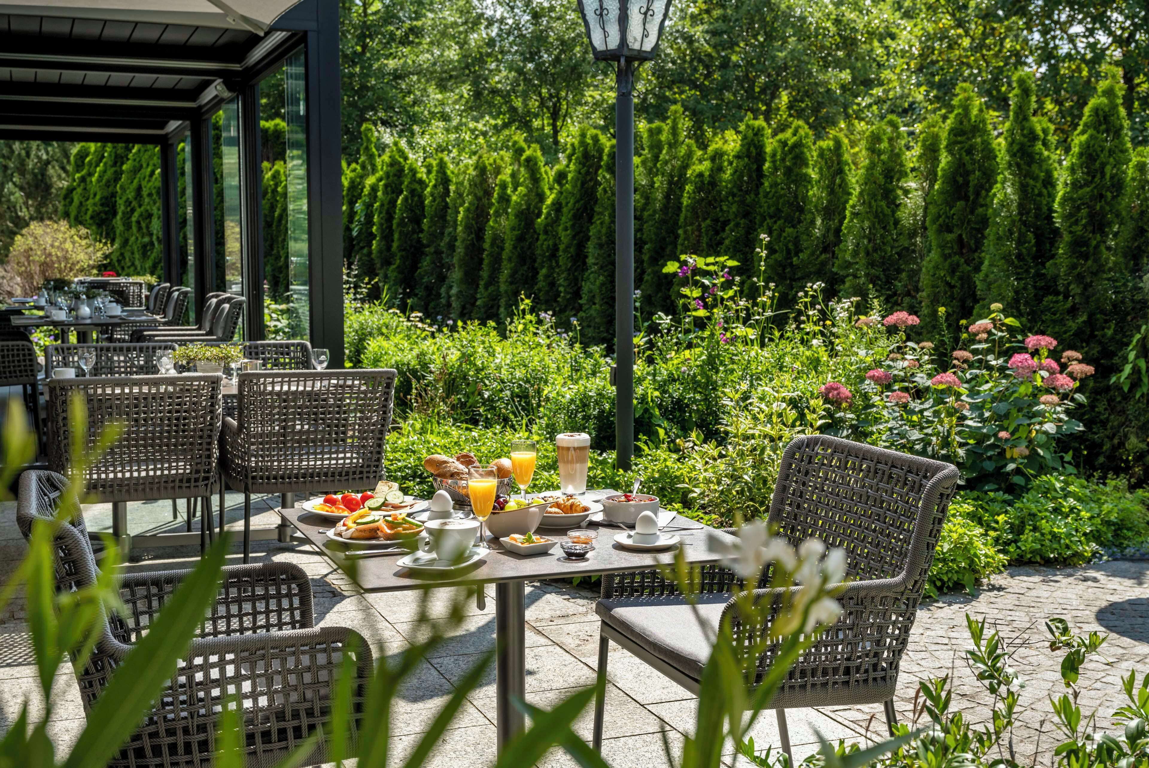 daily continental breakfast (eur 21 per person)