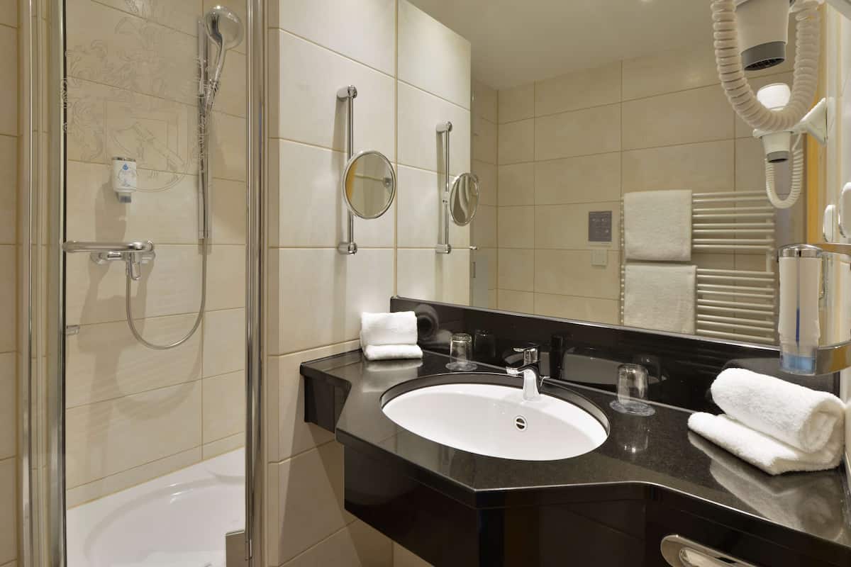 shower, rainfall showerhead, free toiletries, hair dryer