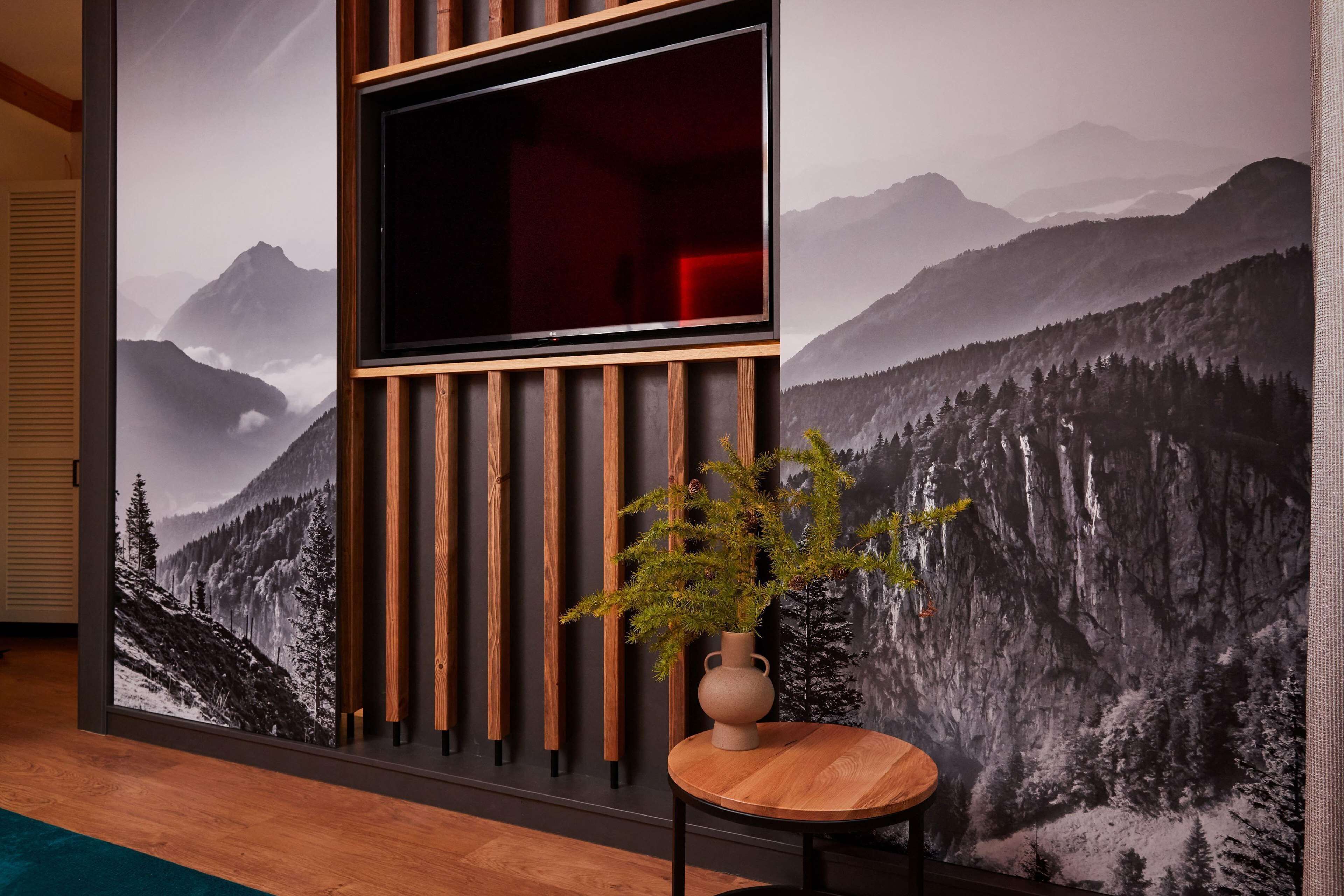 family room, 1 king bed (with sofabed) | in-room business centre