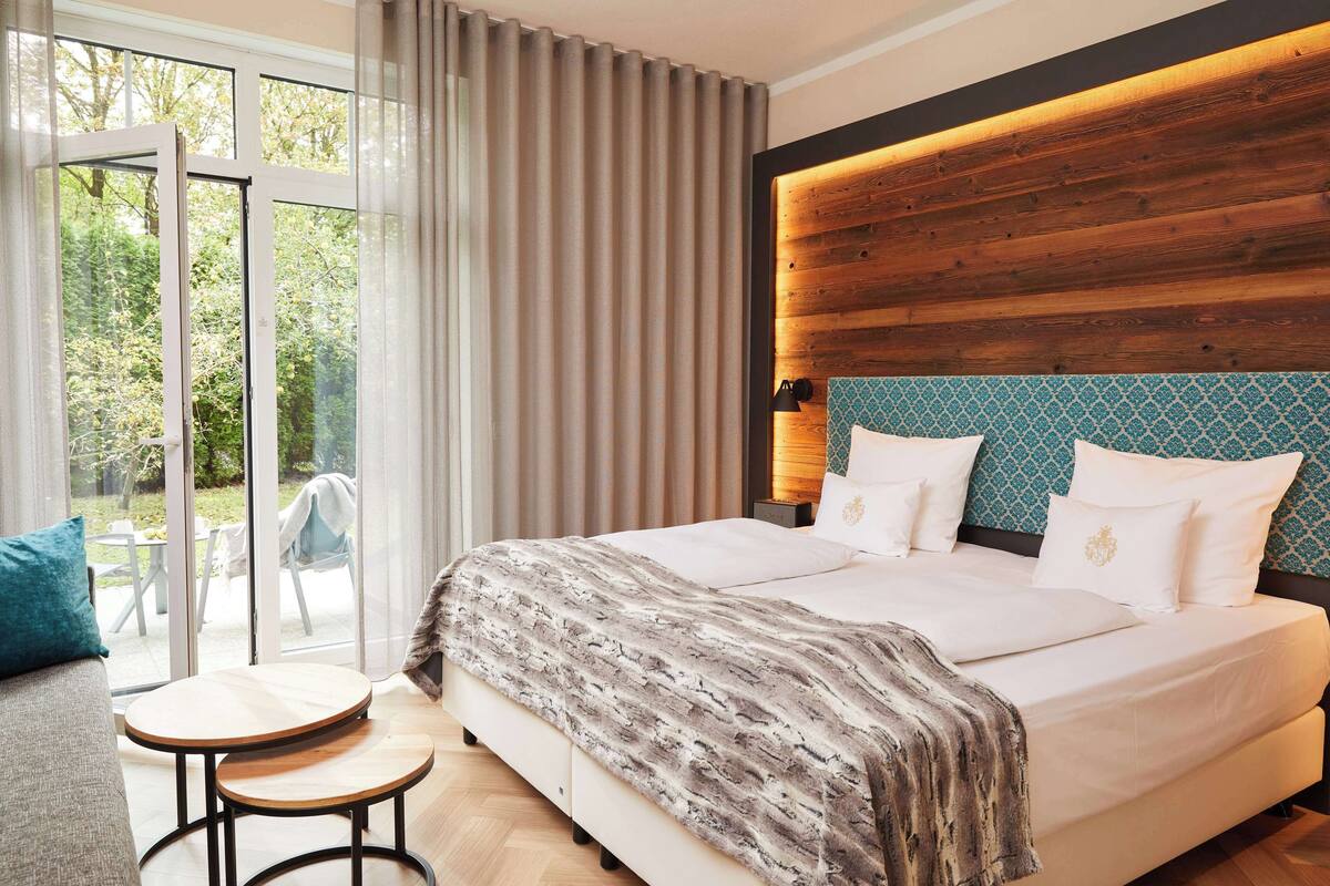標準客房, 1 張標準雙人床, 陽台 (Converts to 2 Twin Beds) | 高級寢具、舒適加層、客房內保險箱、書桌