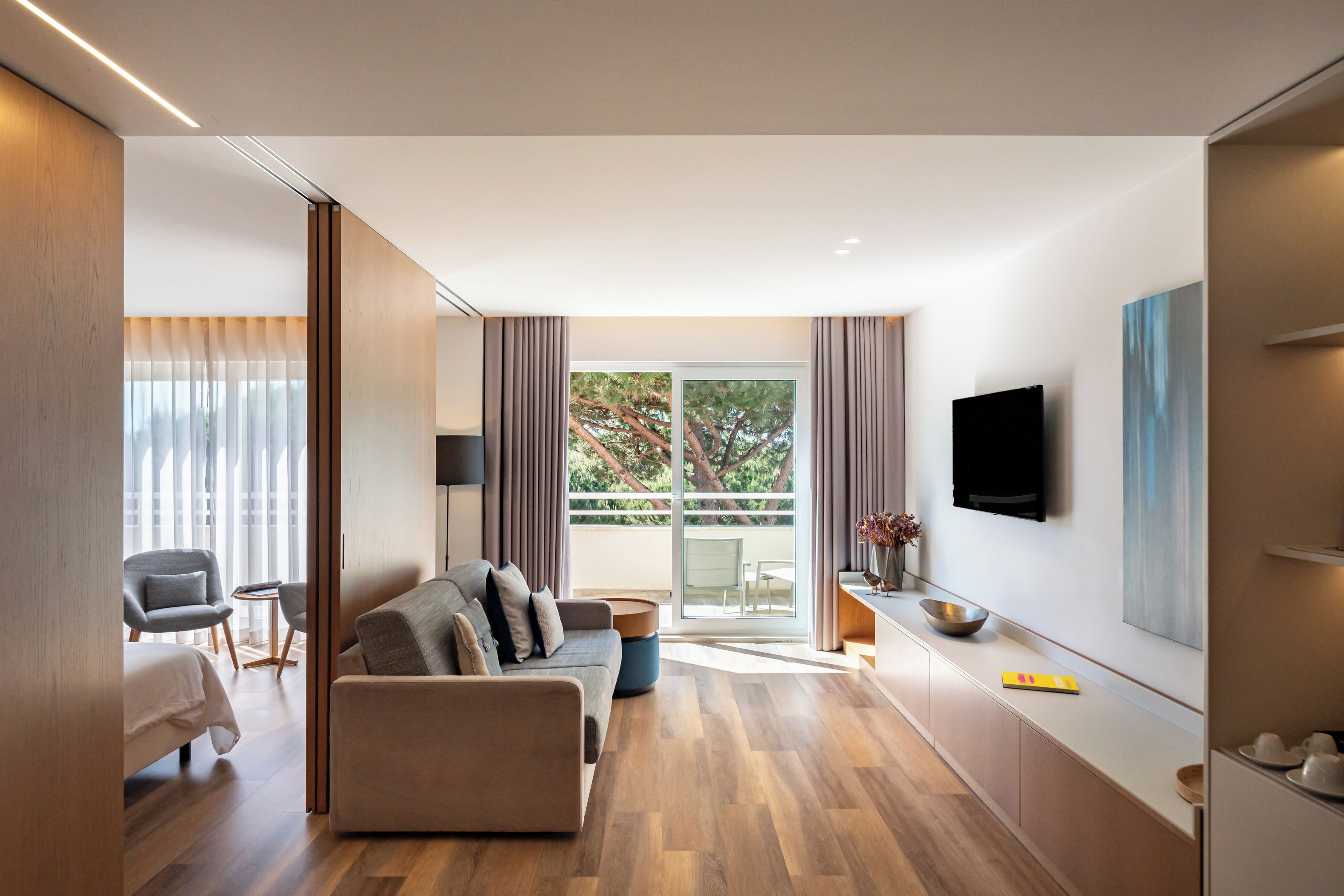 signature suite, balcony | living area | flat-screen tv, pay films