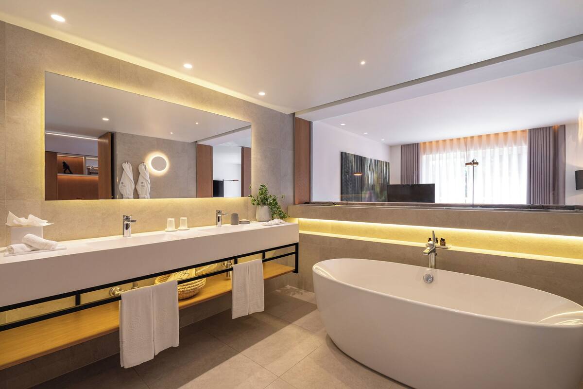 signature suite, balcony | bathroom | shower, rainfall showerhead, hair dryer, bathrobes