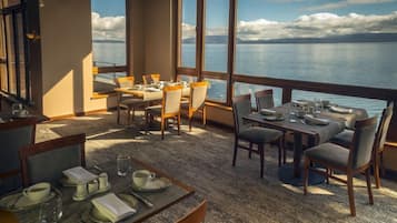 Breakfast, lunch, dinner served; international cuisine