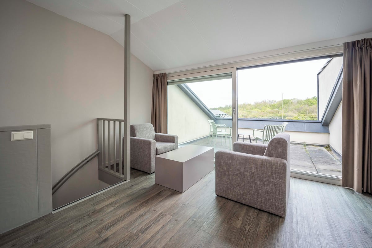 Suite familiar, balcón (Dune view) | Ropa de cama de alta calidad y caja de seguridad en la habitación