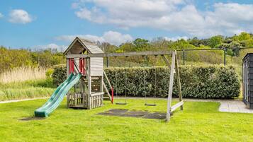 Khu vui chơi trẻ em - ngoài trời