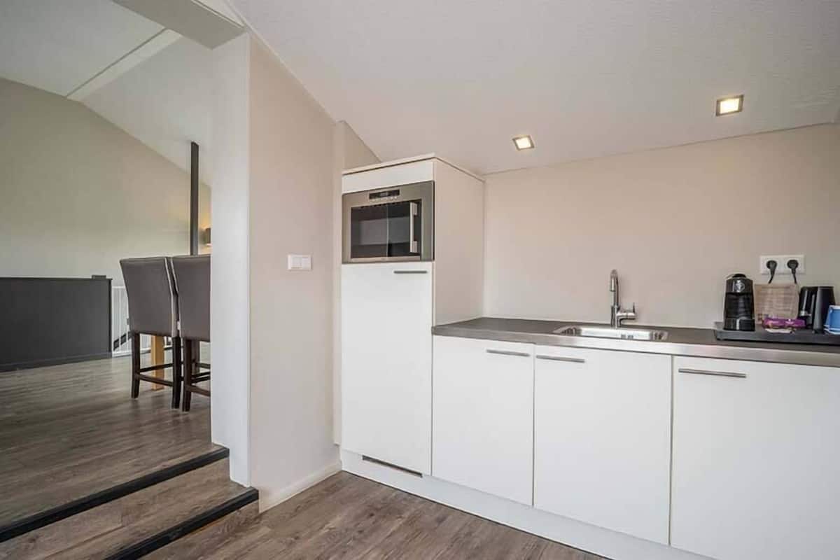 suite, balcony (spacious with dune view) | bathroom | eco-friendly toiletries, hair dryer, towels