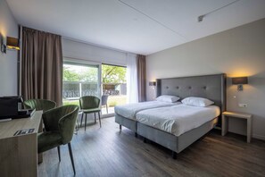 Premium bedding, in-room safe, desk, iron/ironing board - Fletcher Zuiderduin Beachhotel (Westkapelle)