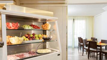 Tägliches inbegriffenes nach Wunsch zubereitetes Frühstück