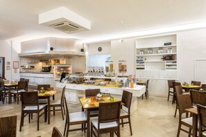 Free daily cooked-to-order breakfast