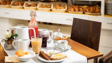 Free daily cooked-to-order breakfast