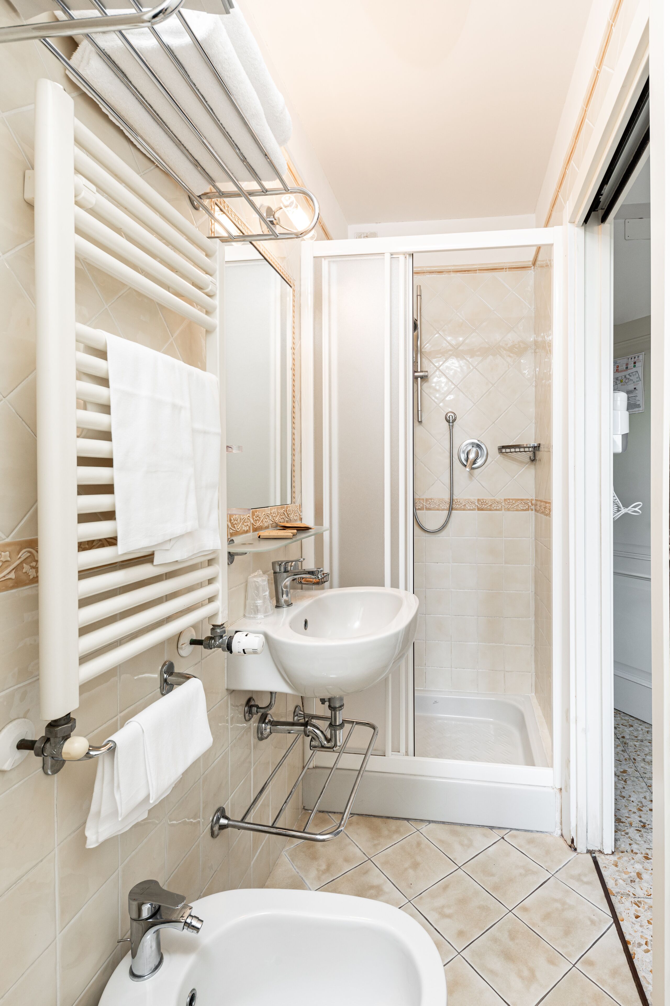 standard double room, city view | bathroom | free toiletries, hair dryer, bidet, towels