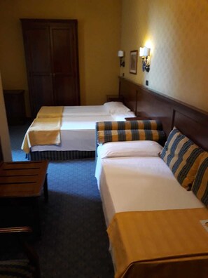 Minibar, coffres-forts dans les chambres, bureau, chambres insonorisées