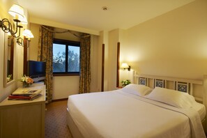 Departamento, 1 cama matrimonial | 1 habitación, caja de seguridad en la habitación y escritorio 